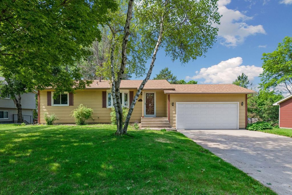 6990 Redwing Lane, Chanhassen, MN 55317