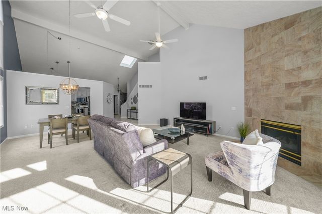 909 Grand View Lane, Aurora, OH 44202