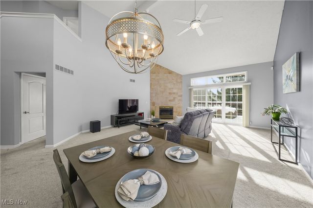 909 Grand View Lane, Aurora, OH 44202