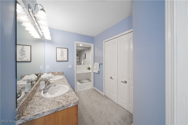 909 Grand View Lane, Aurora, OH 44202