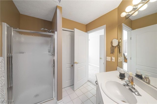 909 Grand View Lane, Aurora, OH 44202