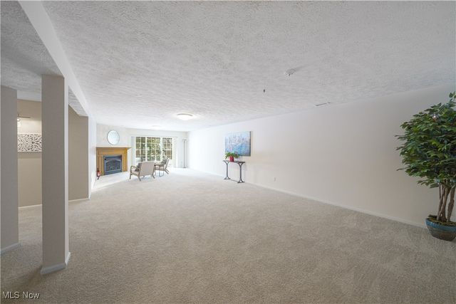 909 Grand View Lane, Aurora, OH 44202