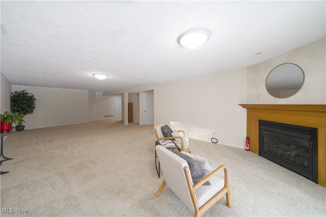 909 Grand View Lane, Aurora, OH 44202