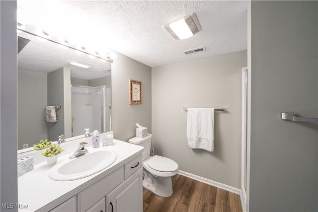 909 Grand View Lane, Aurora, OH 44202