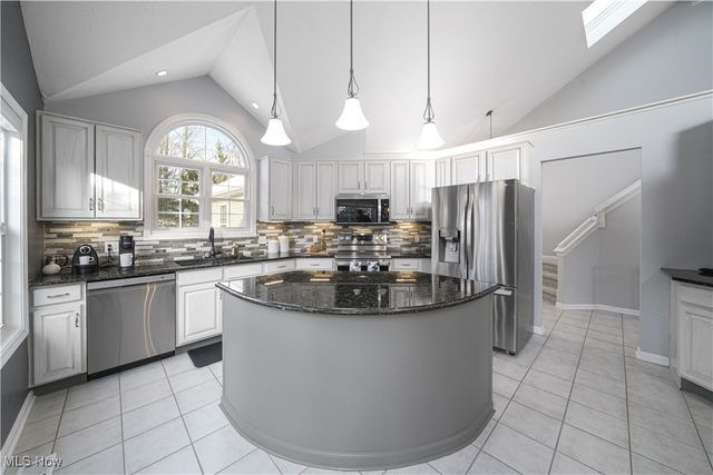 909 Grand View Lane, Aurora, OH 44202