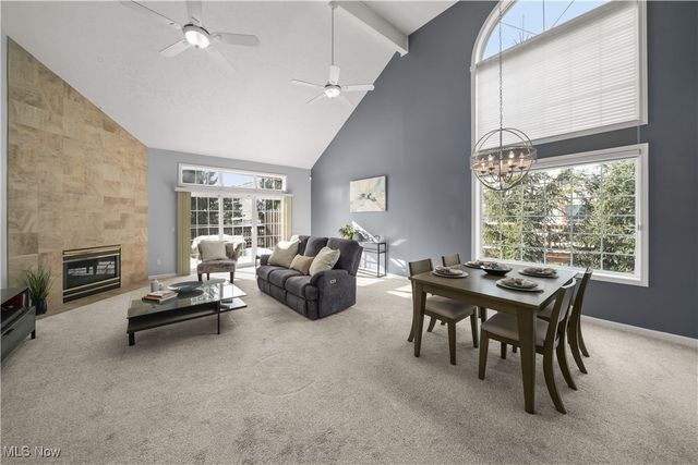 909 Grand View Lane, Aurora, OH 44202