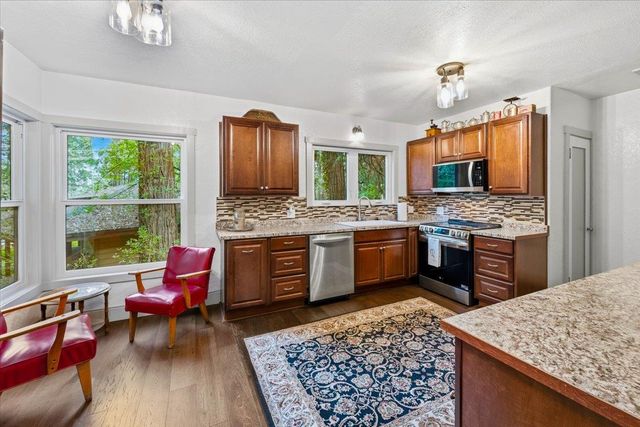 10085 Banner Lava Cap Rd, Nevada City, CA 95959