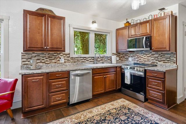 10085 Banner Lava Cap Rd, Nevada City, CA 95959