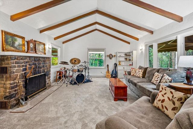 10085 Banner Lava Cap Rd, Nevada City, CA 95959