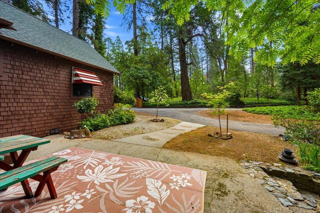 10085 Banner Lava Cap Rd, Nevada City, CA 95959