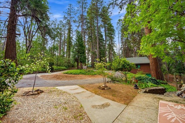 10085 Banner Lava Cap Rd, Nevada City, CA 95959