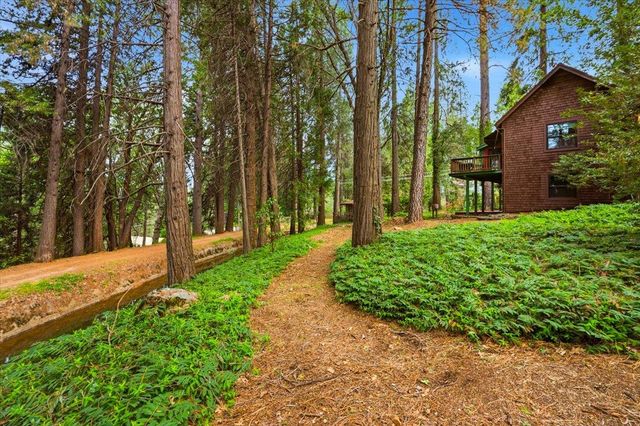 10085 Banner Lava Cap Rd, Nevada City, CA 95959
