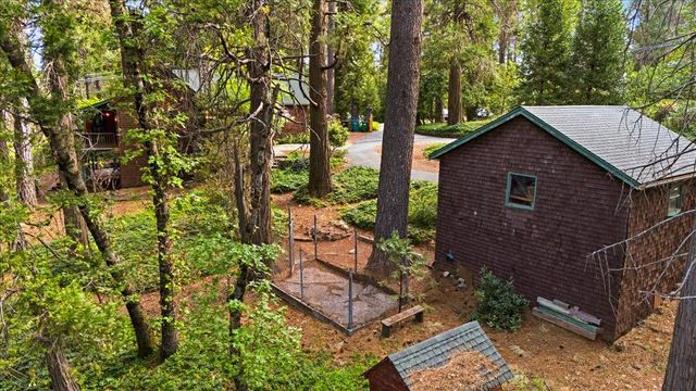 10085 Banner Lava Cap Rd, Nevada City, CA 95959