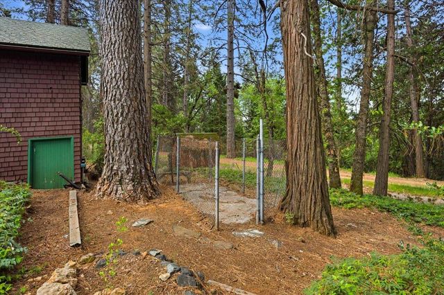 10085 Banner Lava Cap Rd, Nevada City, CA 95959