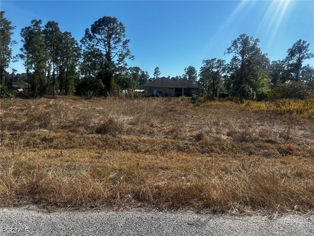 1044 Bells ST E, Lehigh Acres, FL 33974