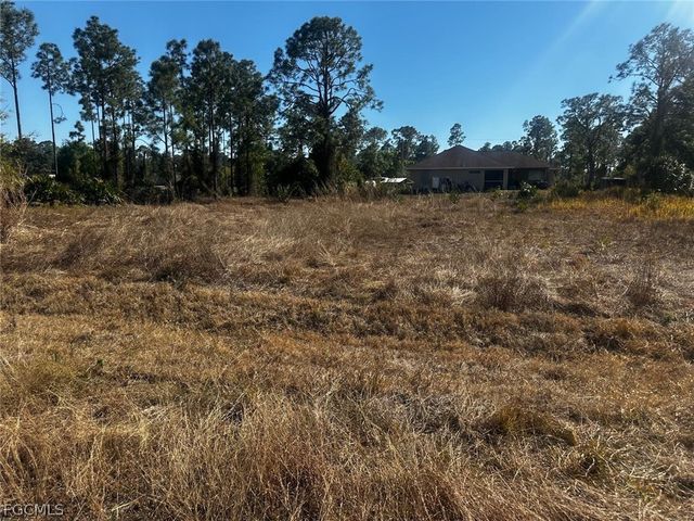 1044 Bells ST E, Lehigh Acres, FL 33974