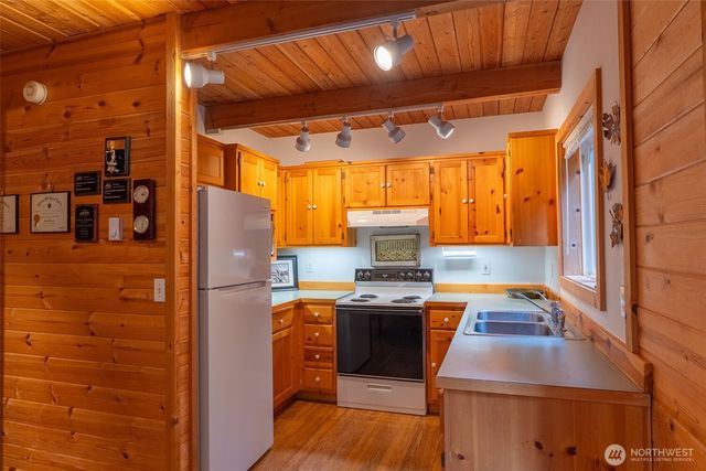 13008 Welcome Road, Deming, WA 98244