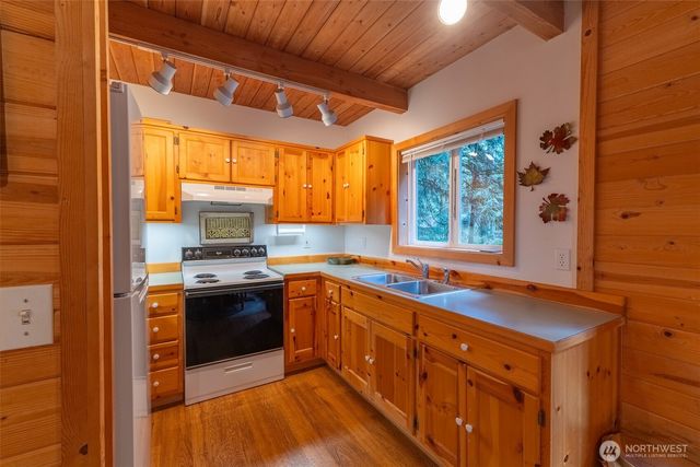 13008 Welcome Road, Deming, WA 98244