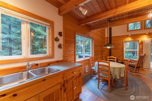 13008 Welcome Road, Deming, WA 98244