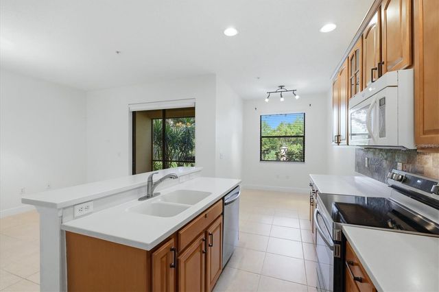 4224 VIA PIEDRA CIRCLE 4-102, Sarasota, FL 34233