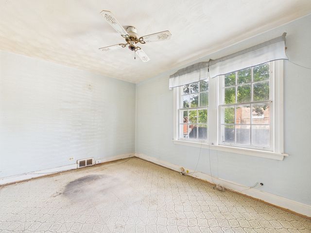 8156 S Paxton Avenue, Chicago, IL 60617