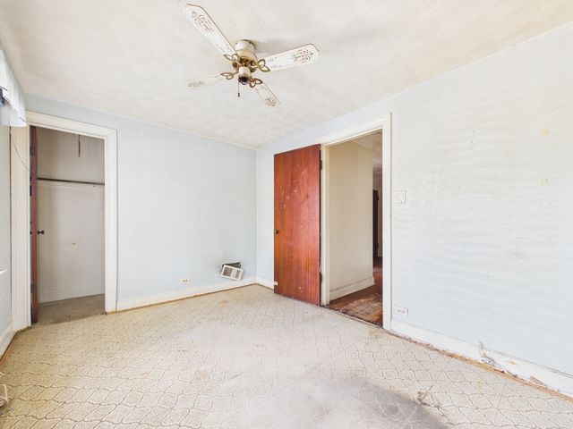 8156 S Paxton Avenue, Chicago, IL 60617