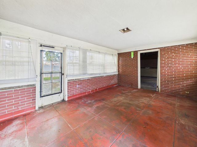 8156 S Paxton Avenue, Chicago, IL 60617