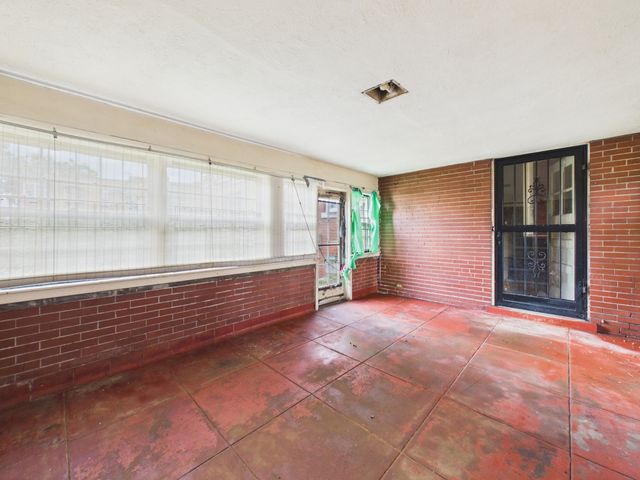 8156 S Paxton Avenue, Chicago, IL 60617