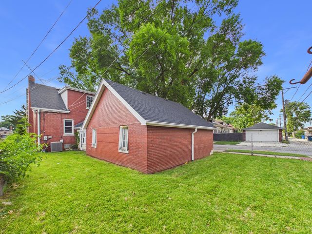 8156 S Paxton Avenue, Chicago, IL 60617