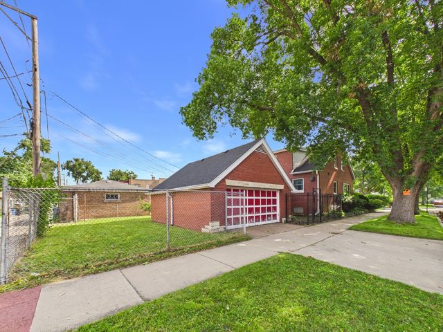 8156 S Paxton Avenue, Chicago, IL 60617