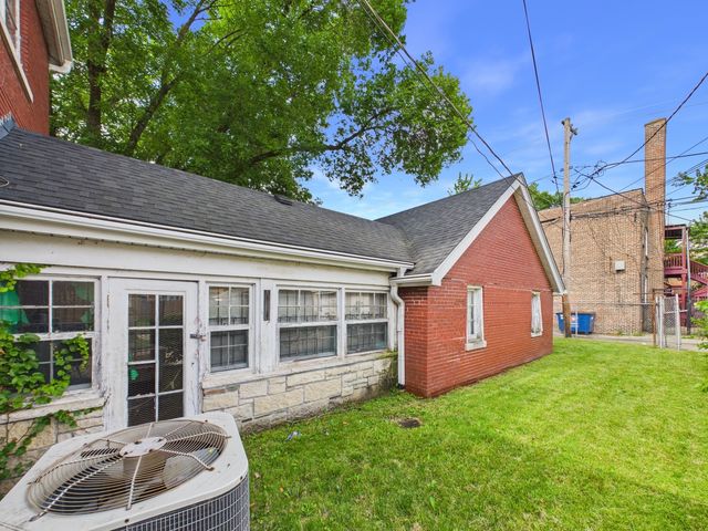 8156 S Paxton Avenue, Chicago, IL 60617