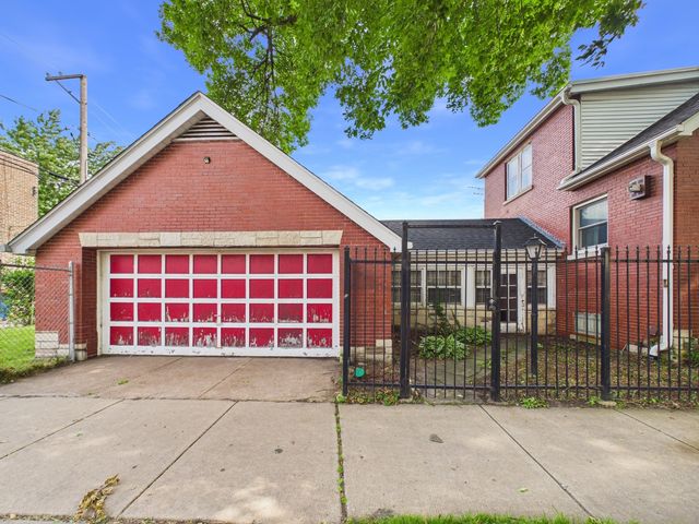 8156 S Paxton Avenue, Chicago, IL 60617