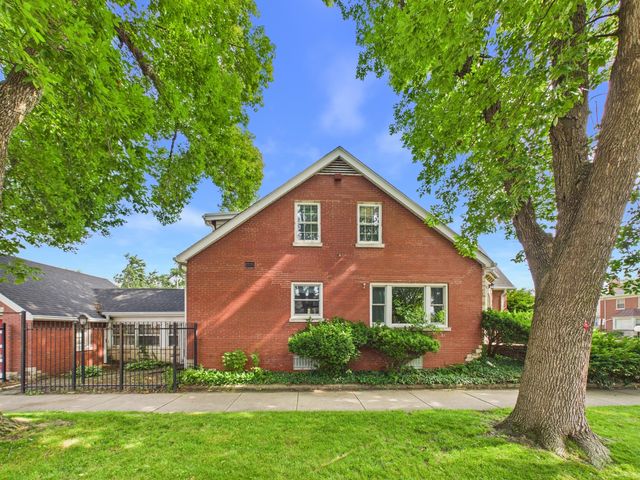 8156 S Paxton Avenue, Chicago, IL 60617