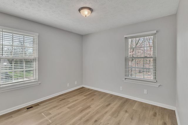 212 Robert Ave, White House, TN 37188