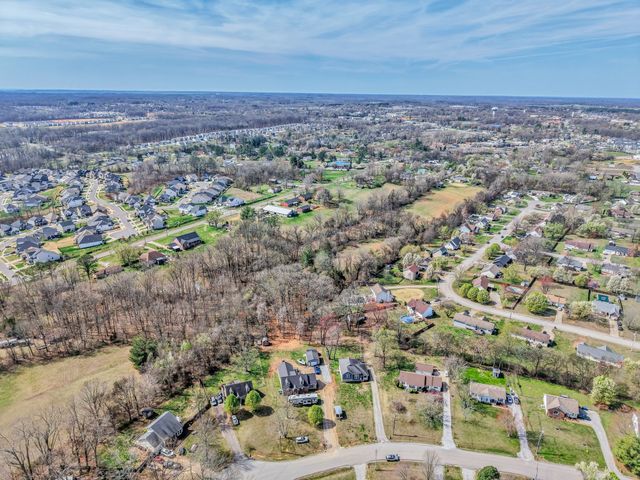 212 Robert Ave, White House, TN 37188