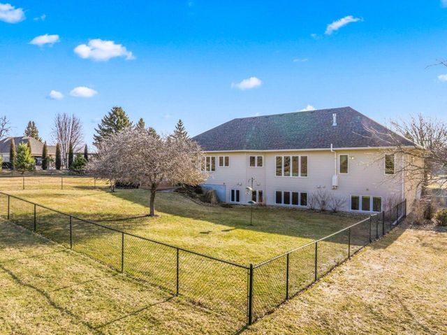 2631 Hawk Hill Lane SW, Rochester, MN 55902