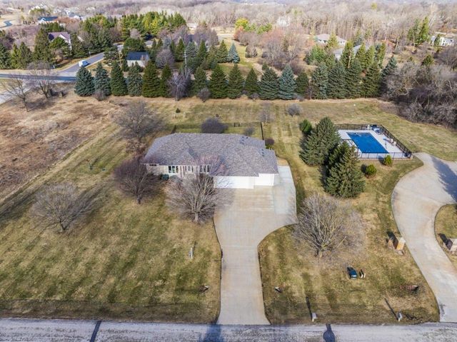 2631 Hawk Hill Lane SW, Rochester, MN 55902