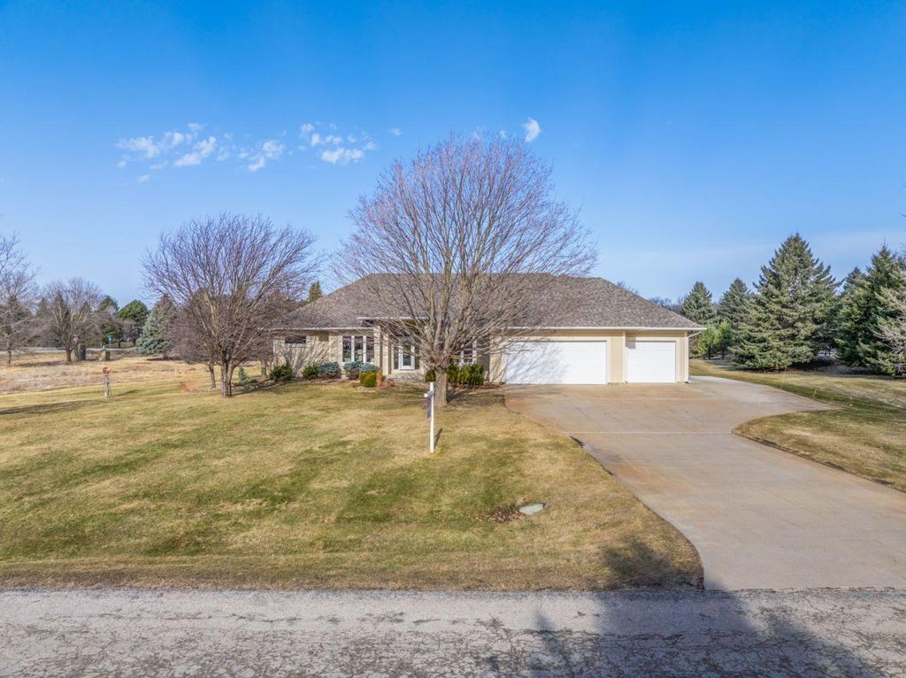 2631 Hawk Hill Lane SW, Rochester, MN 55902