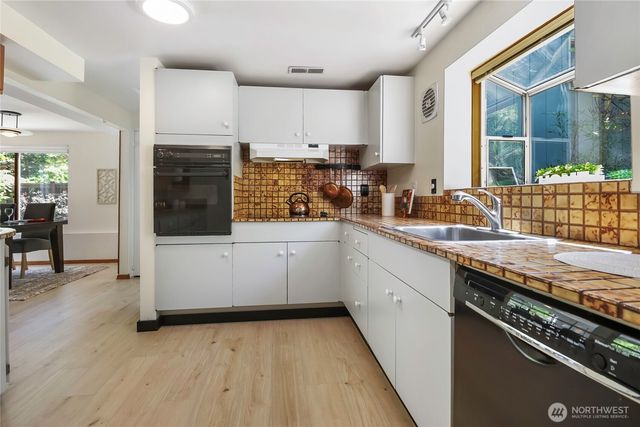 1542 NE 96th Street, Seattle, WA 98115