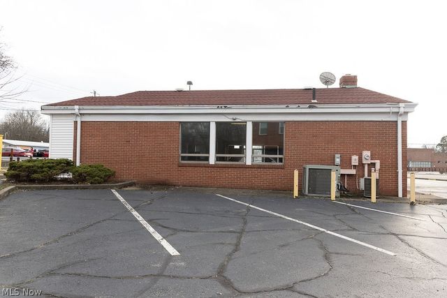 2911 Youngstown Road SE, Warren, OH 44484