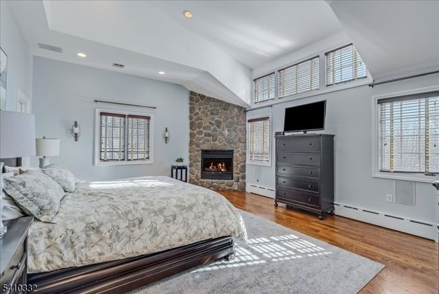 30 High Point Dr, Springfield Twp., NJ 07081