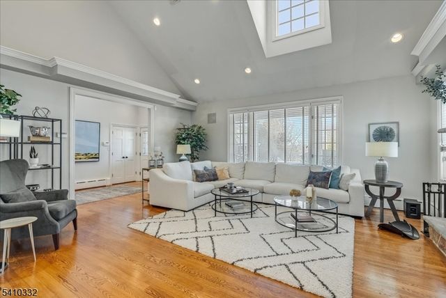 30 High Point Dr, Springfield Twp., NJ 07081