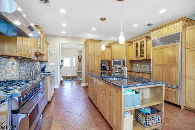 30 High Point Dr, Springfield Twp., NJ 07081