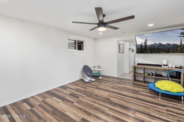 9808 SW Lawndale Ave, Lakewood, WA 98498
