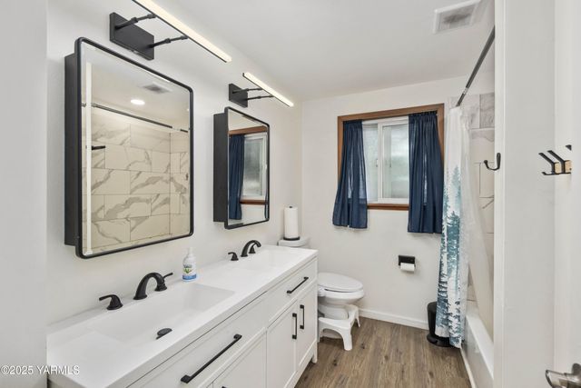 9808 SW Lawndale Ave, Lakewood, WA 98498