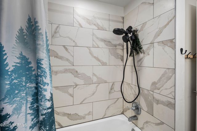 9808 SW Lawndale Ave, Lakewood, WA 98498