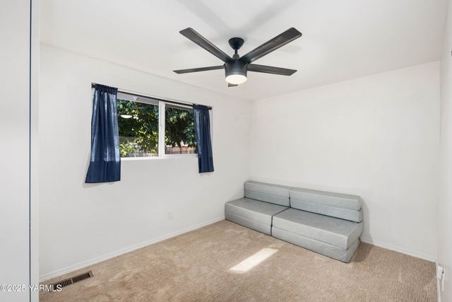 9808 SW Lawndale Ave, Lakewood, WA 98498
