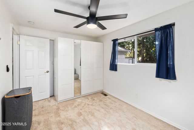9808 SW Lawndale Ave, Lakewood, WA 98498