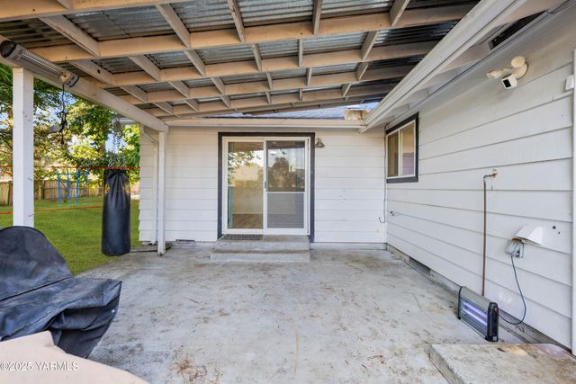 9808 SW Lawndale Ave, Lakewood, WA 98498
