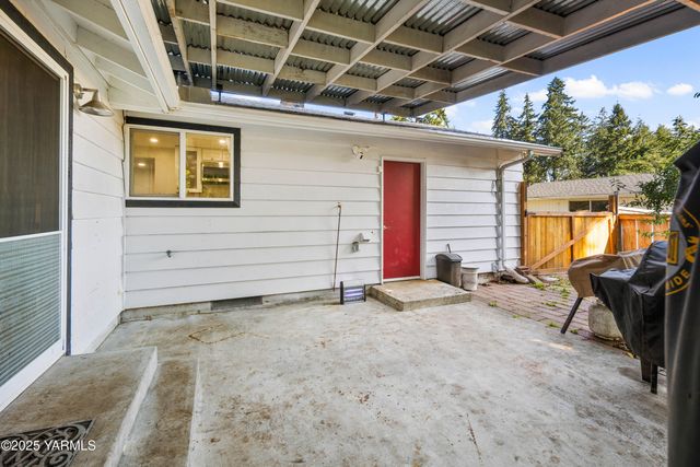 9808 SW Lawndale Ave, Lakewood, WA 98498